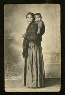 Pet'a Sauk' and his mother, Oklahoma?, between 1900 and 1933