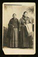 Women holding blankets, Oklahoma?, between 1900 and 1933